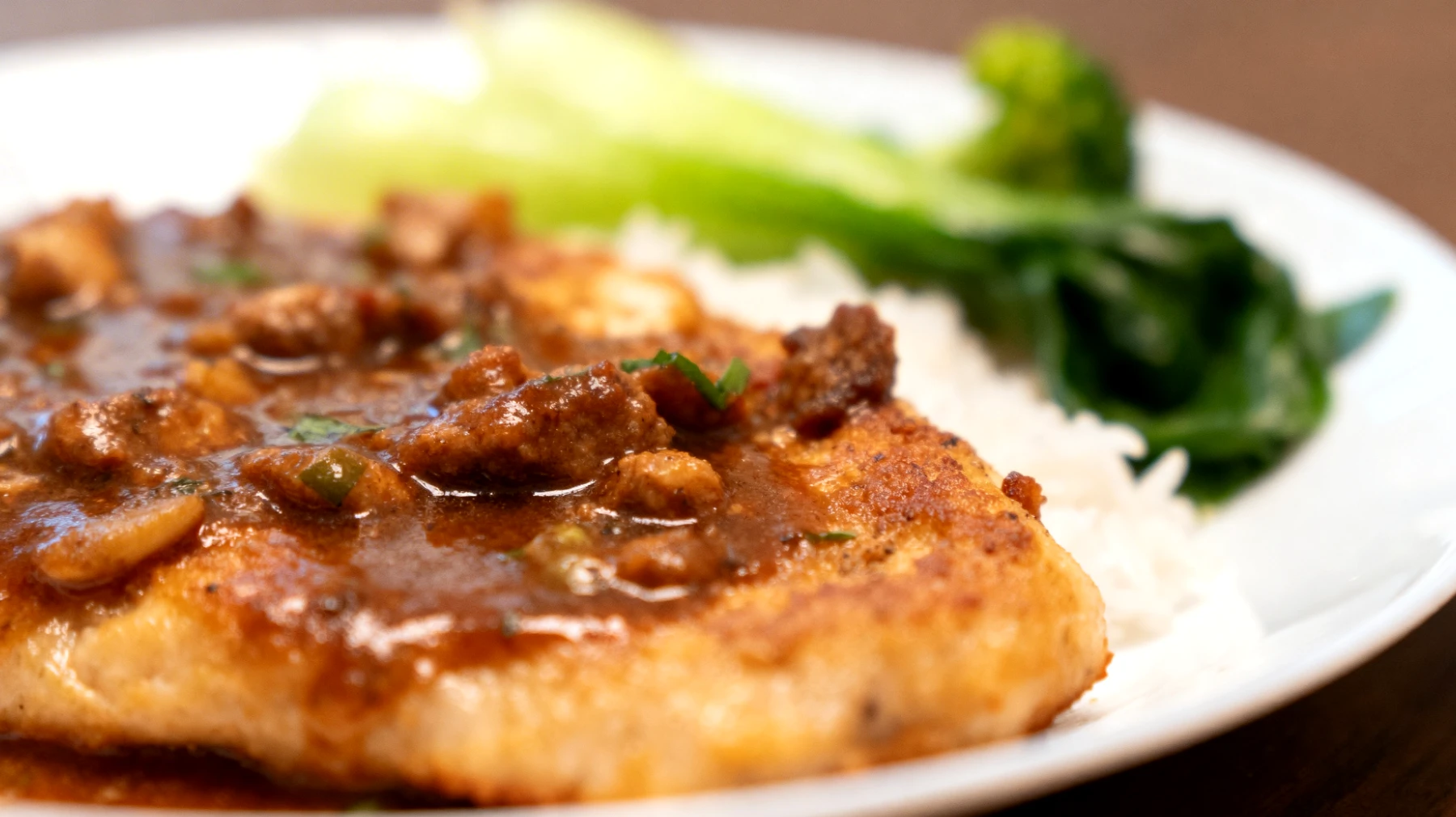 Come pulire e rendere brillante il coltello spelucchino mantenendo il filo della lama affilato e rimuovendo eventuali macchie di ossidazione o residui di cibo"