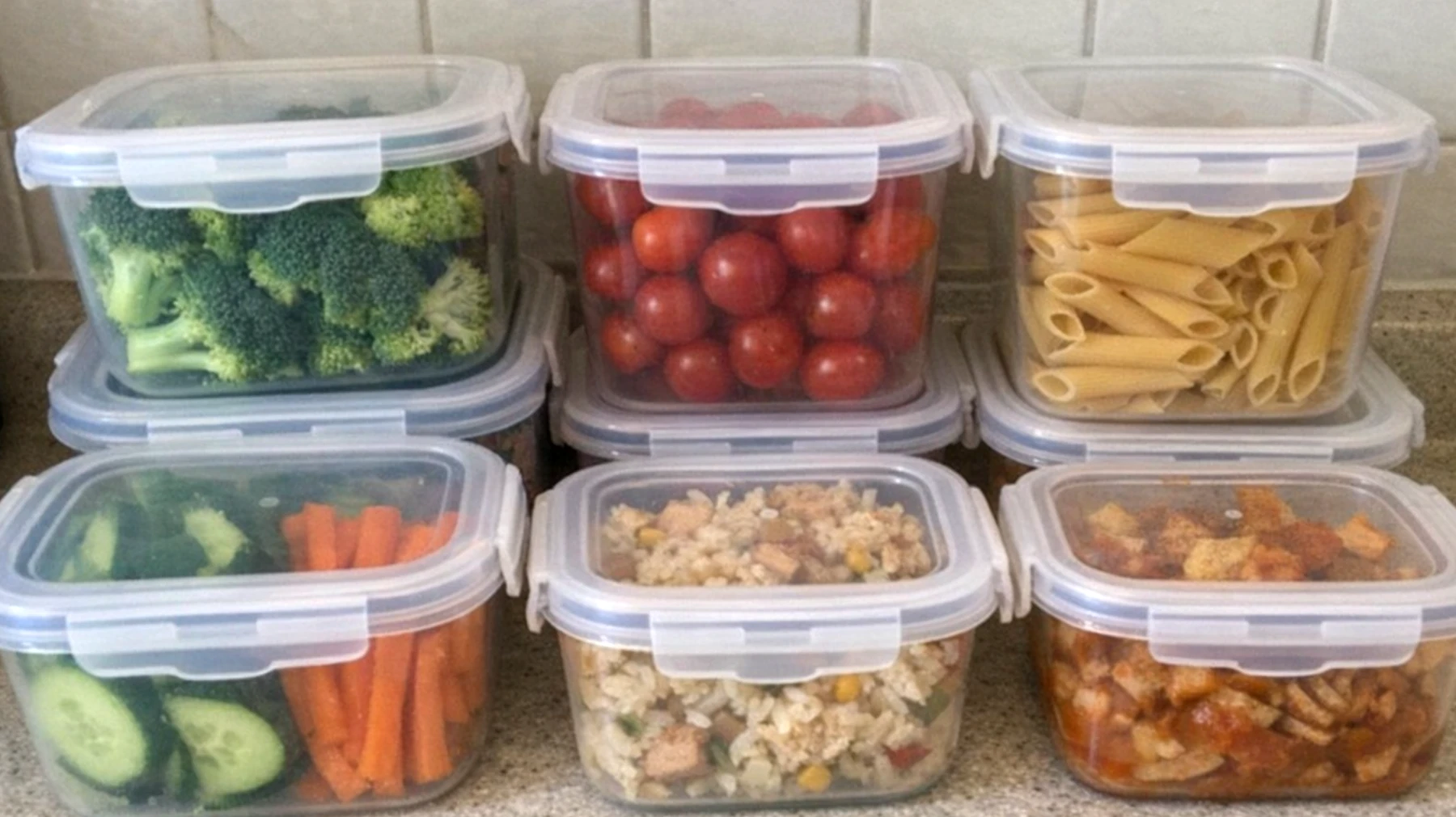 Come conservare correttamente gli alimenti nei contenitori ermetici per evitare che perdano freschezza, si contaminino o sviluppino muffe, massimizzando la durata e mantenendo intatte le proprietà organolettiche dei cibi"